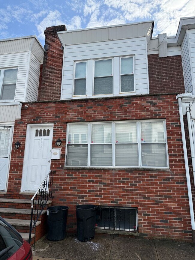 Building Photo - 6754 Linmore Ave