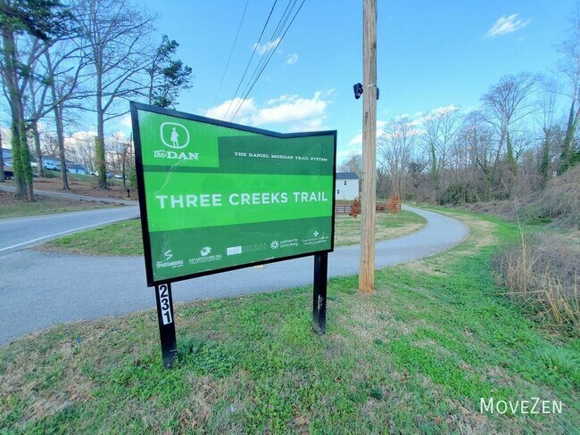 Building Photo - 277 Vanderbilt Rd