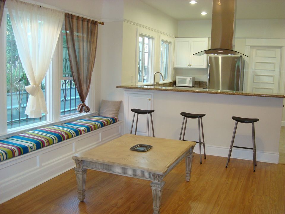 Building Photo - 1374 W 37th Pl