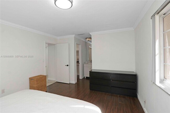 Building Photo - 9394 SW 77th Ave