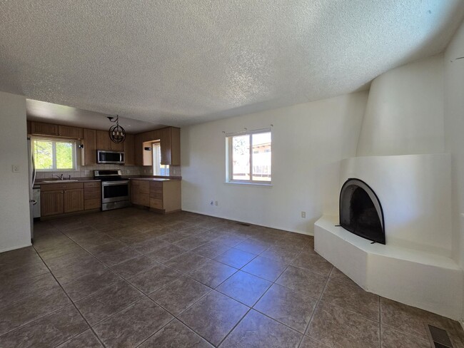 Building Photo - 2071 Placita De Vida