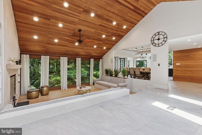 Building Photo - 1220 Valley Rd