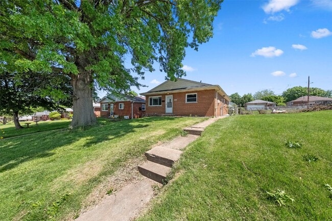 Building Photo - 3735 Koeln Ave