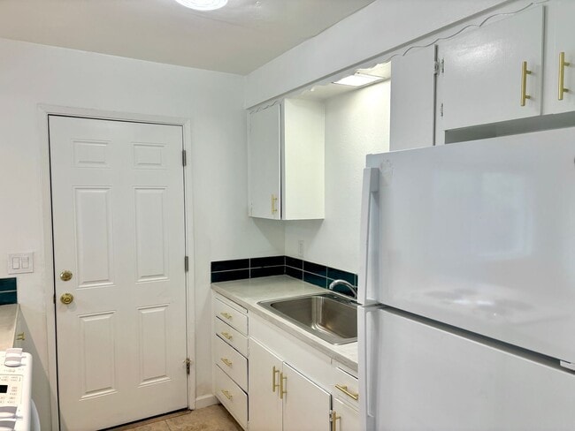 Building Photo - HALPC04