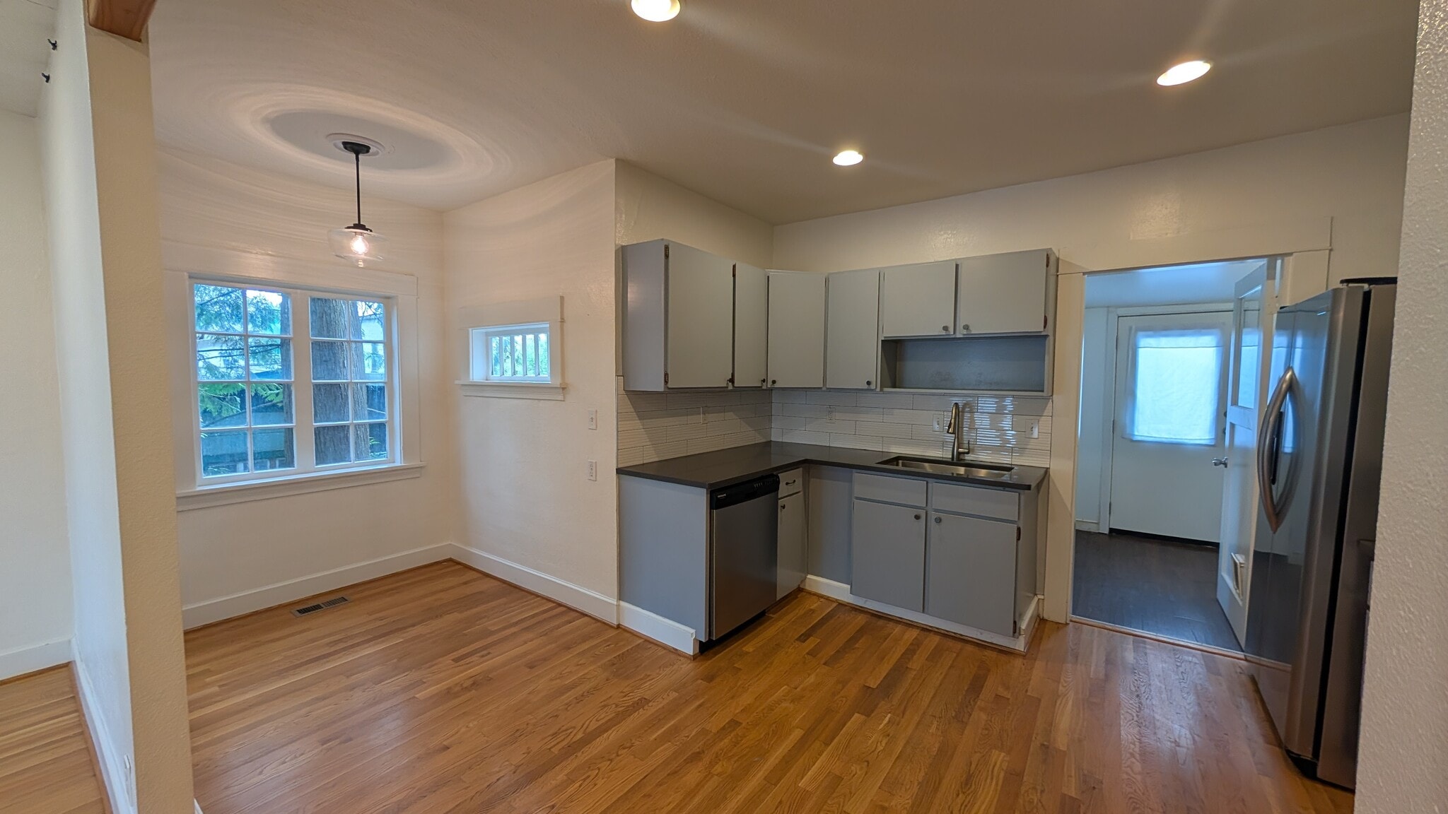 Building Photo - 3440 SW Falcon St