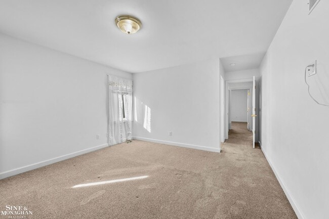 Building Photo - 904 Trombley Rd