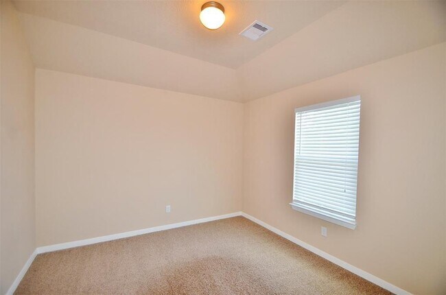 Building Photo - 5015 Willow Point Dr