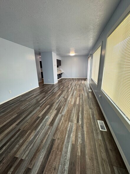 Building Photo - 191 47th Ave SE