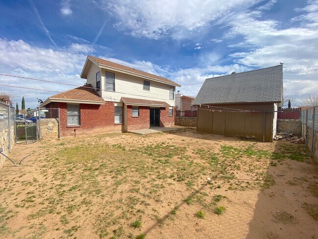 Building Photo - Northeast El Paso 3 Bed Refrig A/C