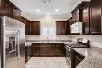 Building Photo - Spacious four bedroom in the Southwest