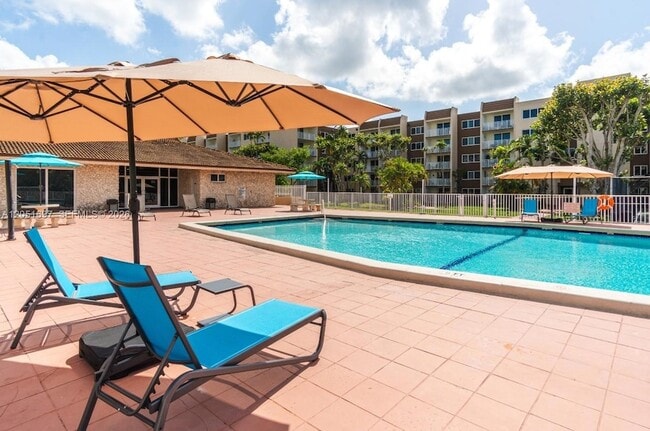 Building Photo - 6950 Miami Gardens Dr
