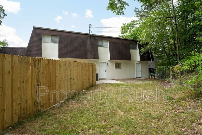 Building Photo - 2323 Green Forest Dr