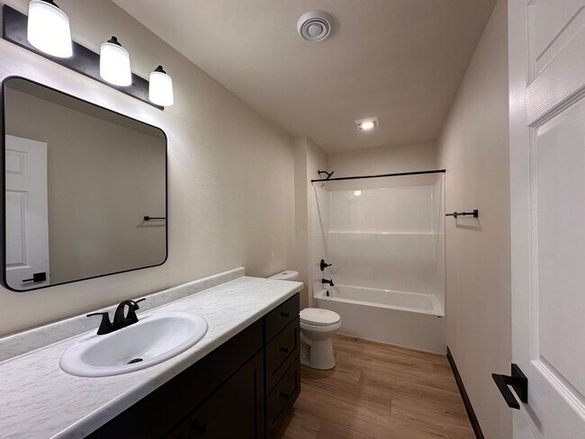 Building Photo - 507-509 Rustic Ridge Drive