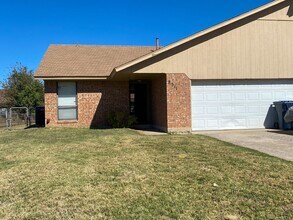 Building Photo - NW 7th Duplex