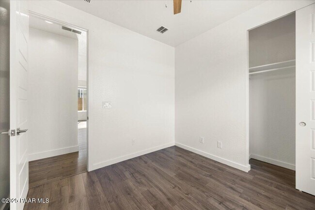 Building Photo - 1643 Stratford Pl