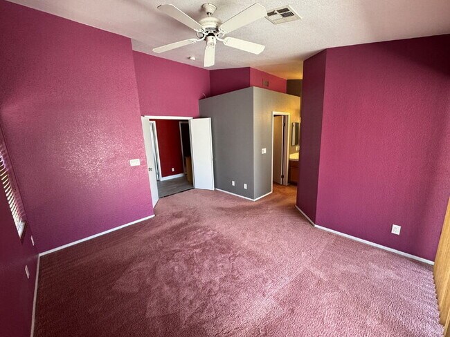 Building Photo - 4615 Split Rock Dr