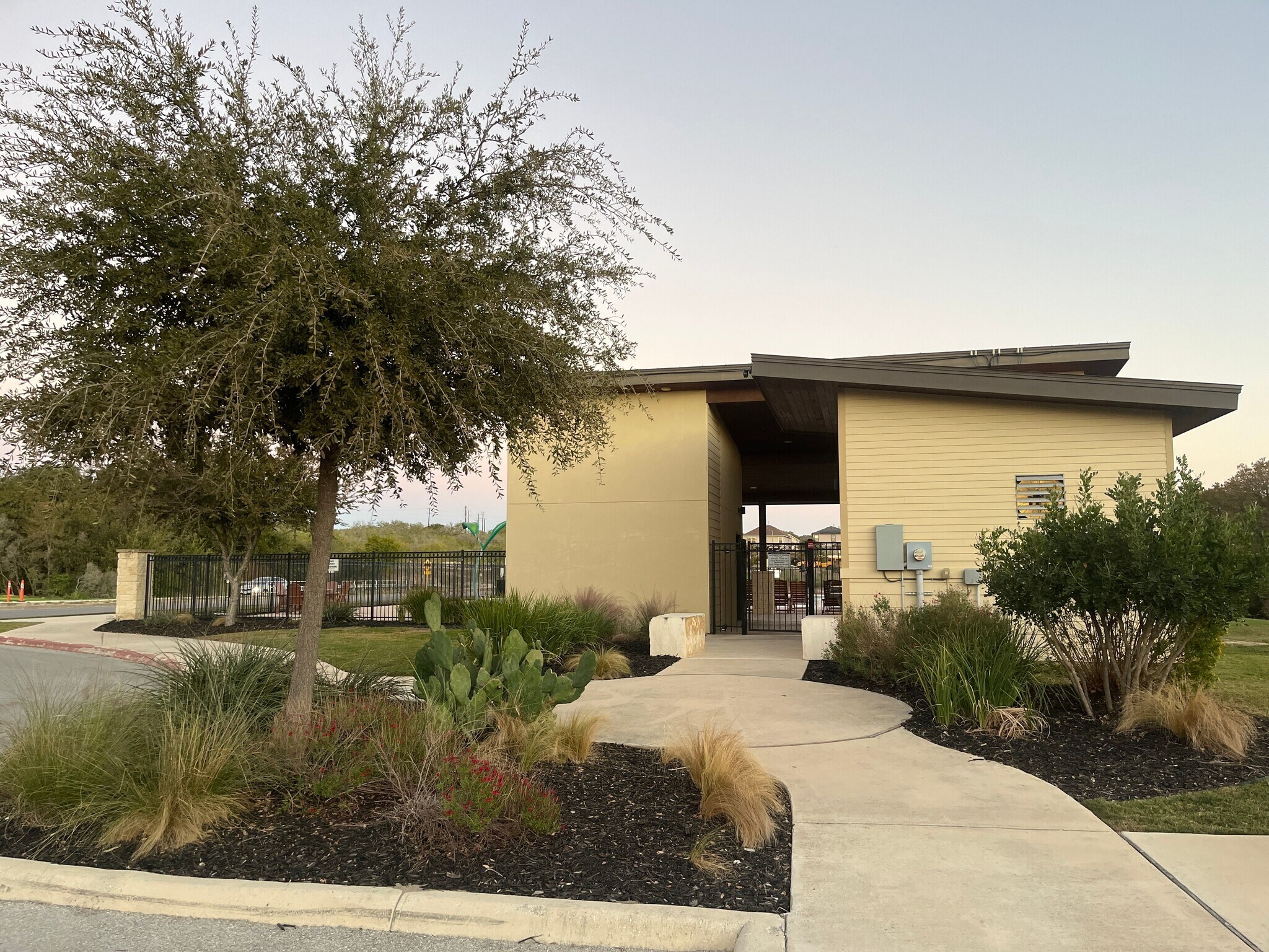 Building Photo - 2038 Rhesus Vw