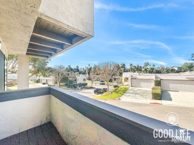 Building Photo - Spacious 4Bd/3Ba Townhome near SDSU