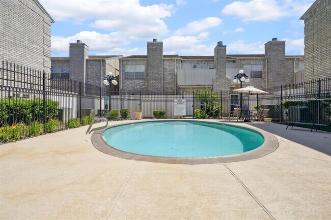 Building Photo - 3780 Tanglewilde St