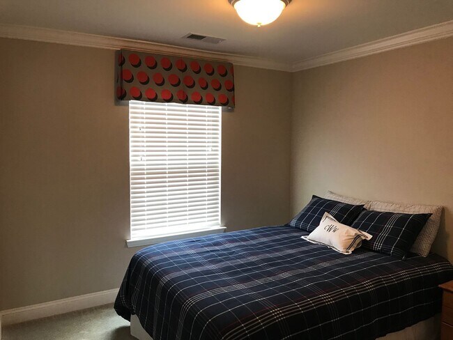 Building Photo - Former Model Townhome for Rent