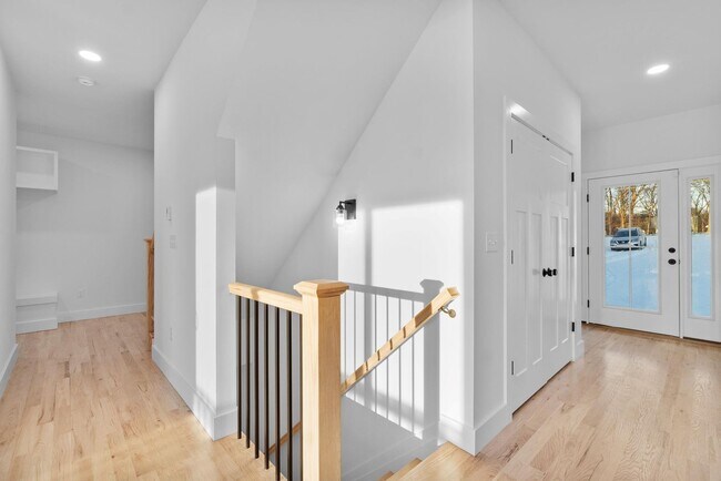 Building Photo - Move In Ready: Custom-built home