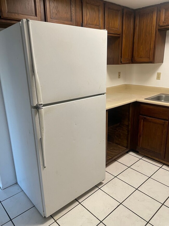 Building Photo - BEAUTIFUL AND AFFORDABLE 2 BEDS 1  BATH APARTMENT AVAILABLE FOR RENT !!!