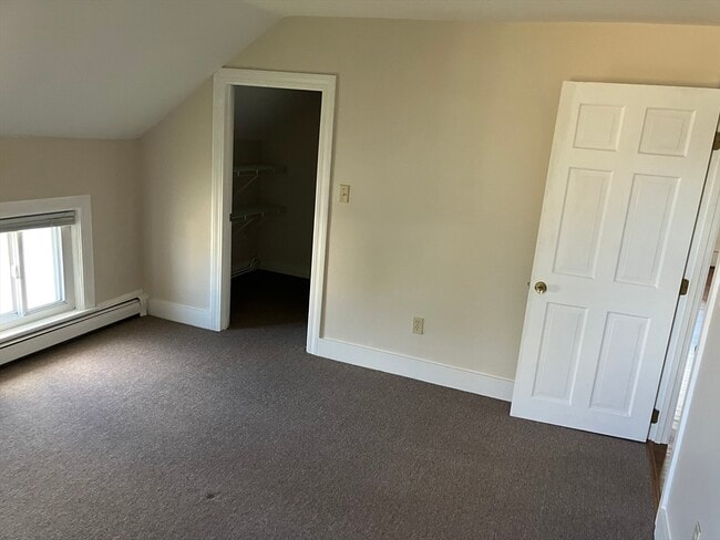 Building Photo - 975 S Main St