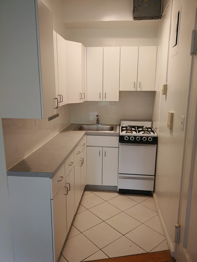 kitchen - 156 W 95th St