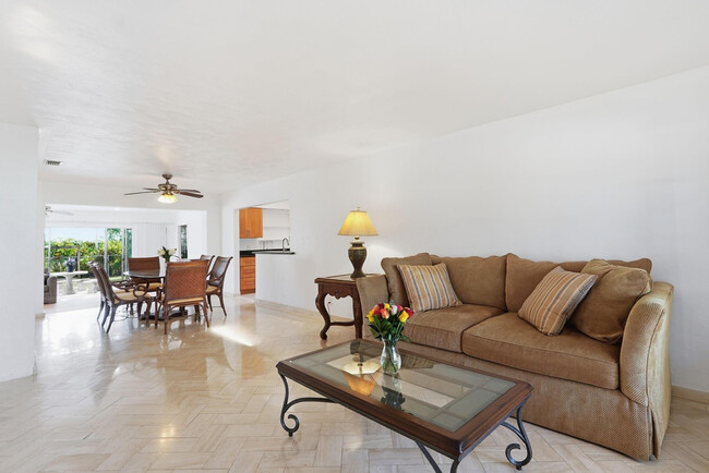 Building Photo - 218 SE 3rd Terrace