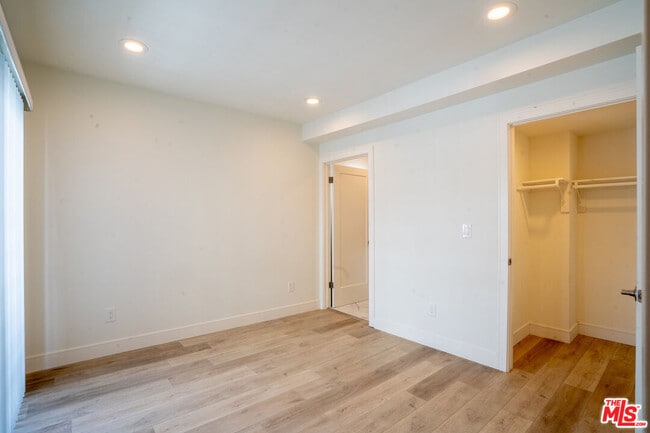 Building Photo - 608 N Gramercy Pl