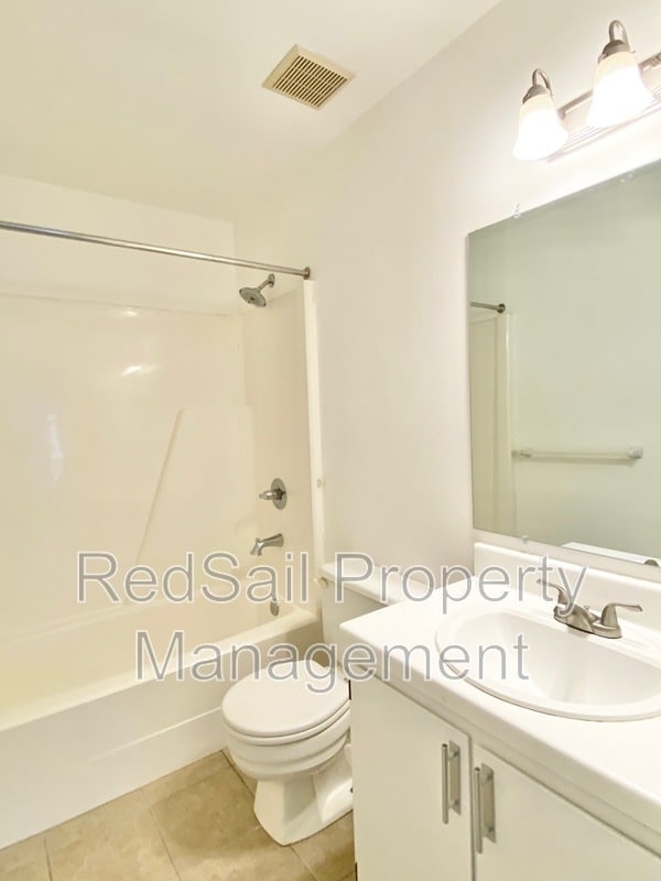 Building Photo - 393 Jury Ln