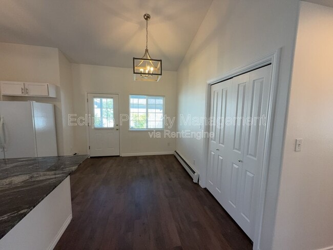 Building Photo - 714 E Harbor Cir