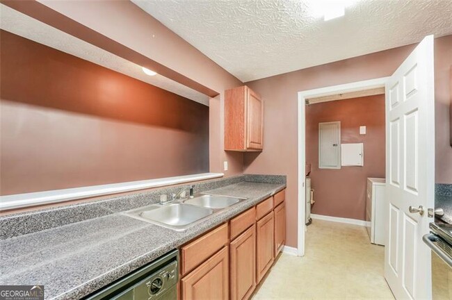 Building Photo - 12201 Fairington Ridge Cir