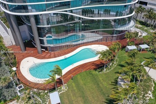 Building Photo - 15701 Collins Ave