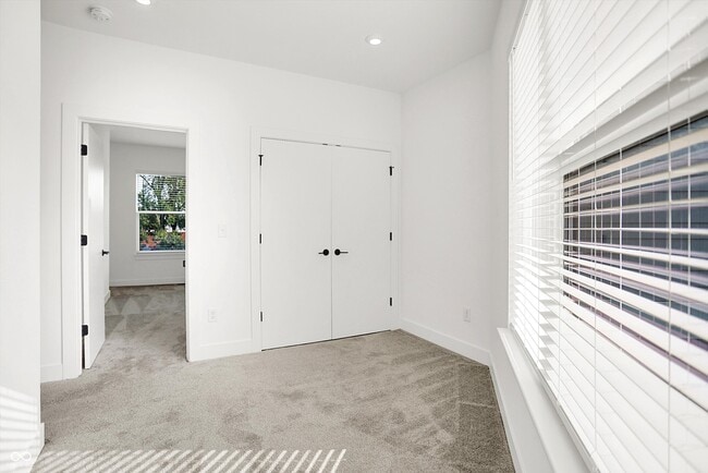 Building Photo - 1303 Deloss St