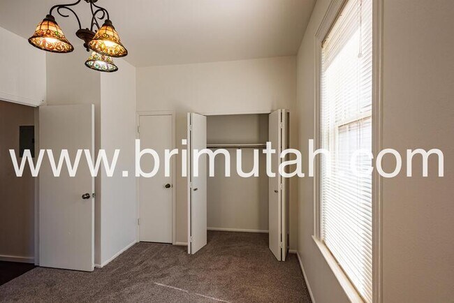 Building Photo - 745 S 900 E