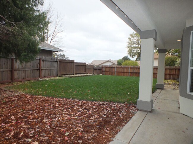 Building Photo - 3/2.5 2300 sf Cameron Park home