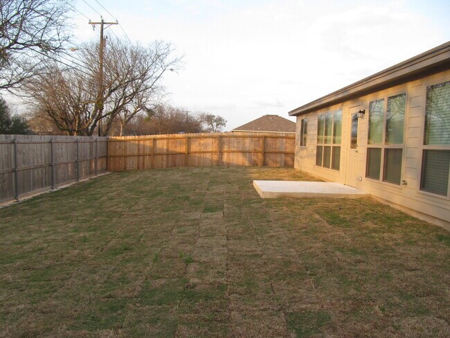 Building Photo - 4 BEDROOM, BISD