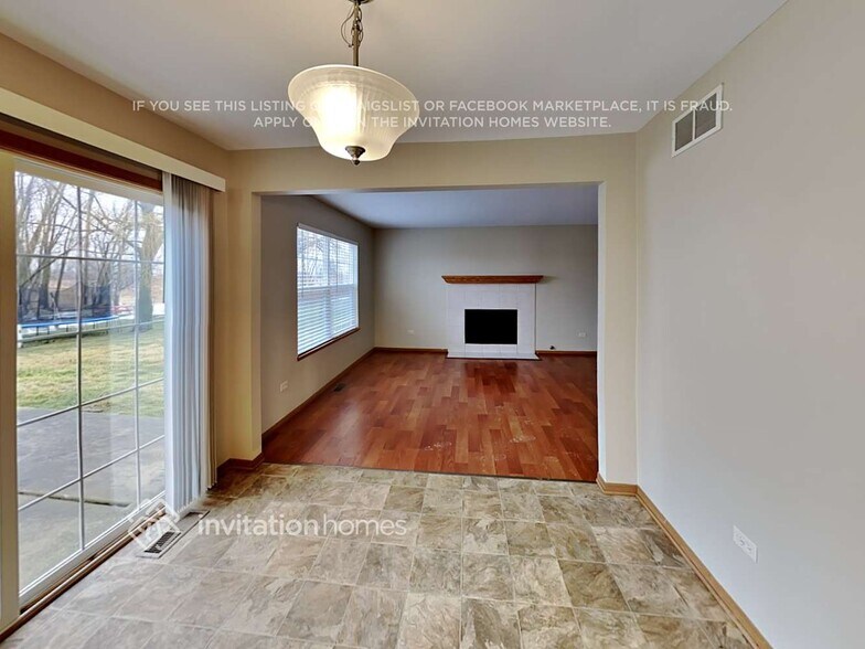 Building Photo - 4798 W Lilac Ave