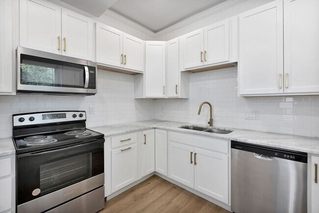 Building Photo - Renovated Home with 1st floor Study or Additional Bedroom