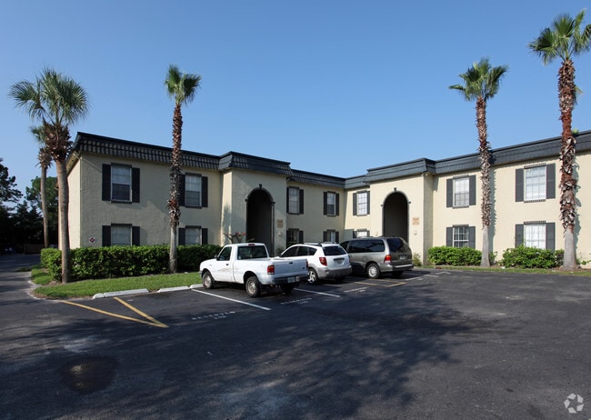 Building Photo - Hacienda Del Sol Apartments