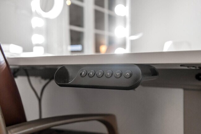 Building Photo - 13075 Old West Ave