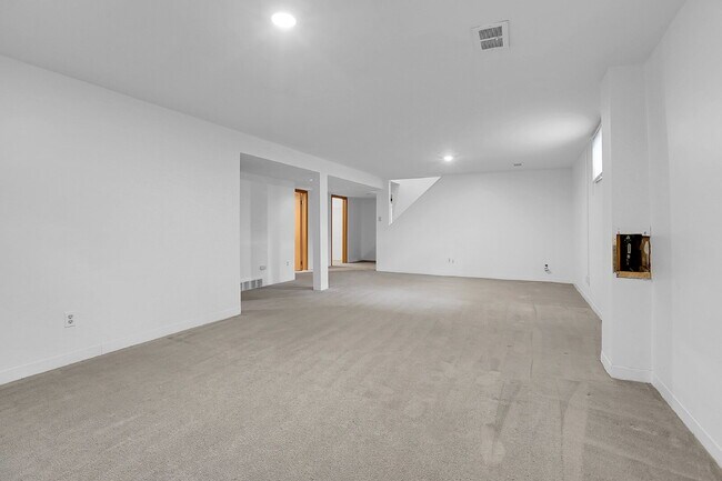 Building Photo - $3,000.00, 3 Bed, 3 Bath, Single Family Ho...