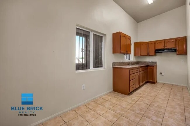 Building Photo - 5869 S Figueroa St