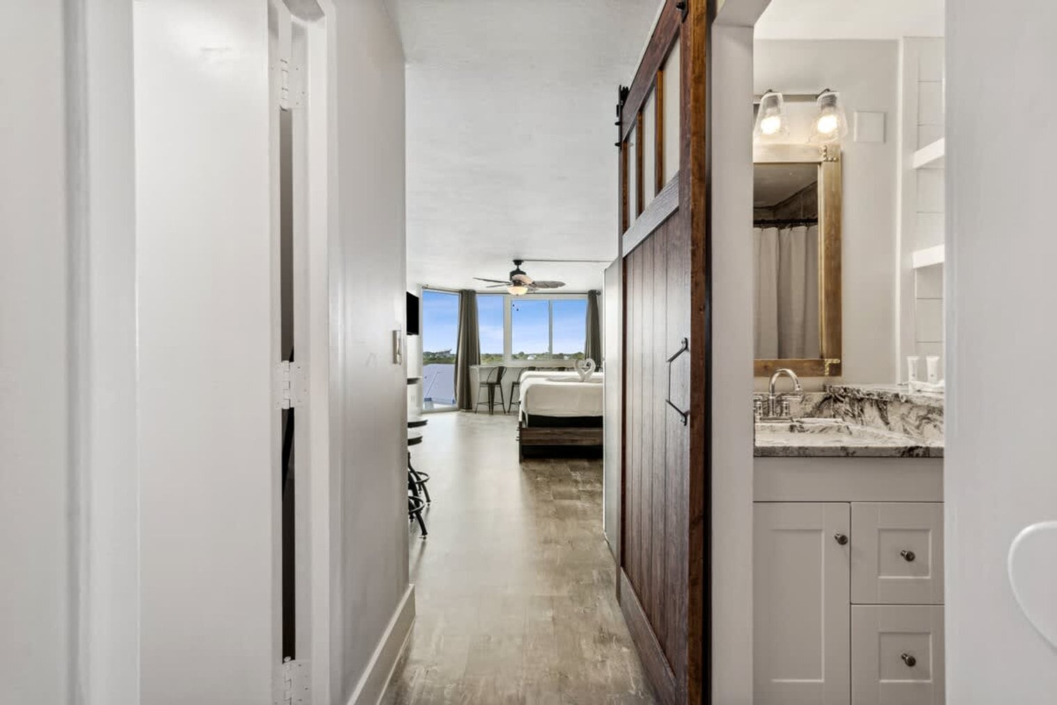 Building Photo - 8817 S Thomas Dr