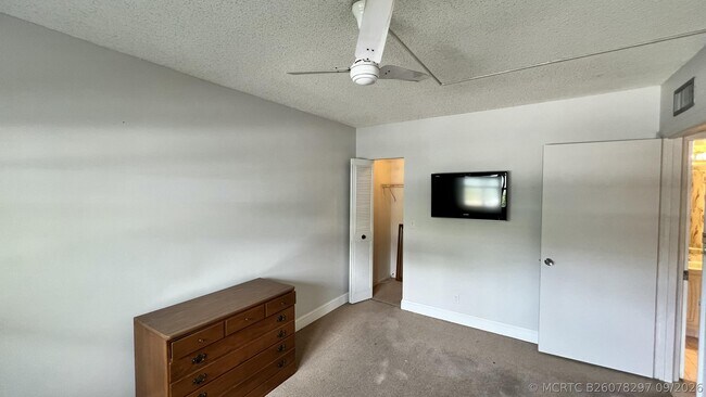 Building Photo - 2440 SW 22nd Ave