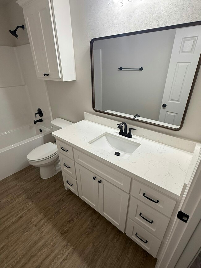 Building Photo - 275 Waterloo Dr