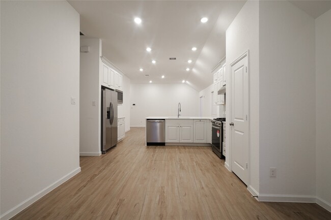 Building Photo - 27011 Aurora Gdn Ln