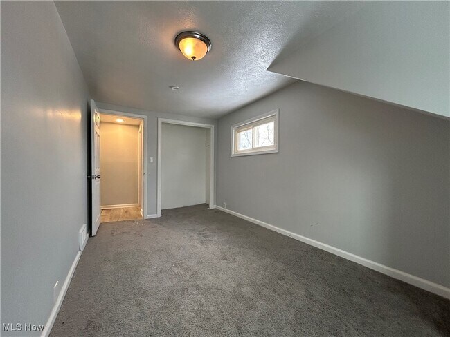 Building Photo - 3233 W 94th St