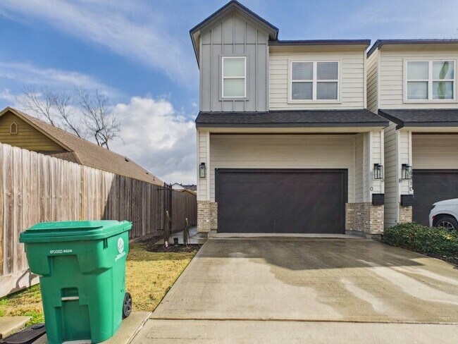 Building Photo - 6310 Norland St